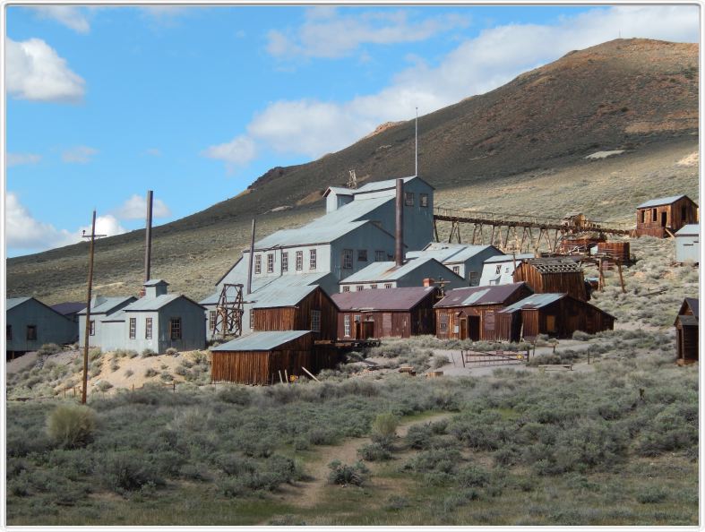 Arrêt à Bodie ville fantôme créée lors de la ruée vers l'or de Californie (1859).