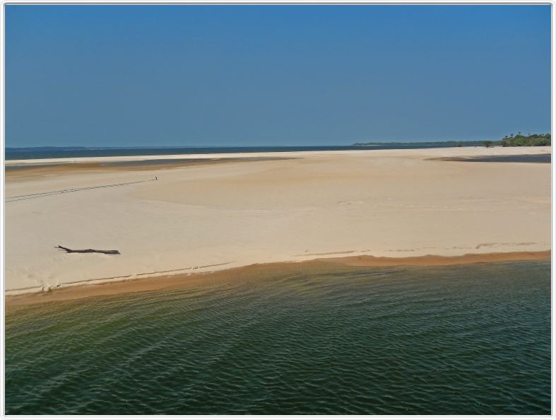 Plage d'Icuxi à l'embouchure du rio Arapiuns