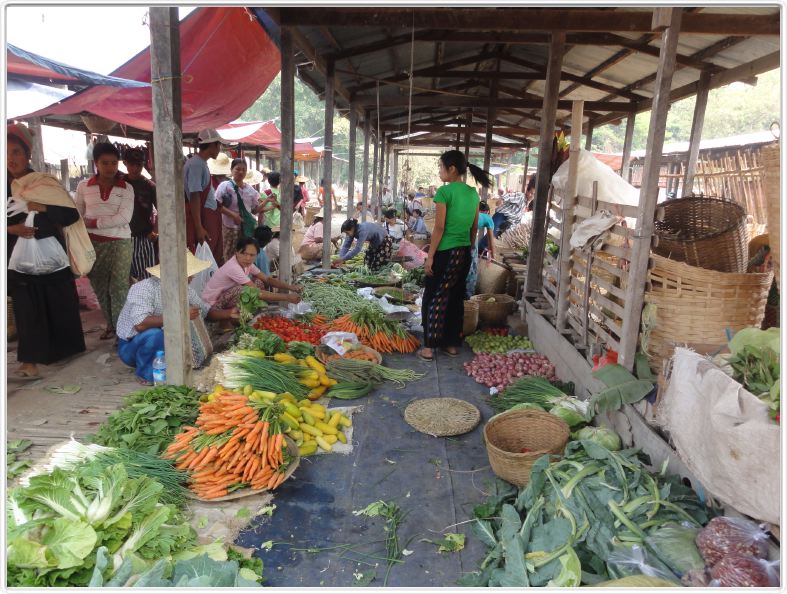 Marché de Nan Pan au bord du Lac Inle
