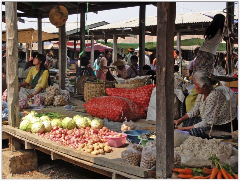 Marché de Nan Pan au bord du Lac Inle