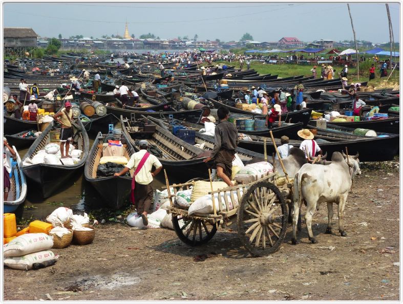 Marché de Nan Pan au bord du Lac Inle