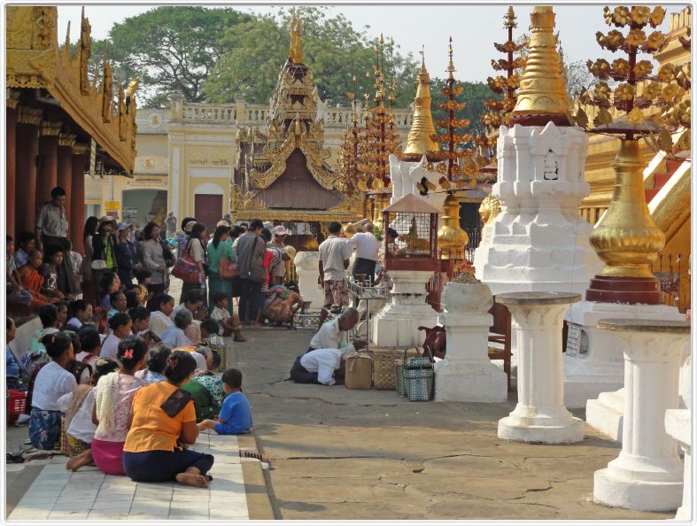 Bagan. Pagode Shwezigon
