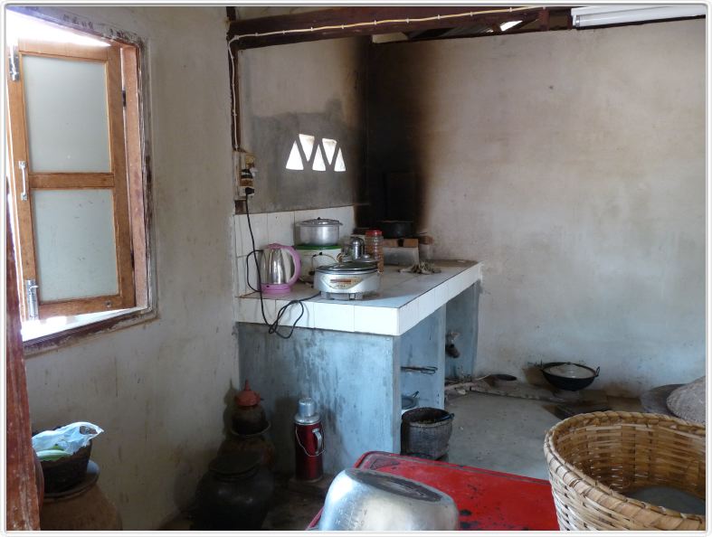 Arrêt au village de West Pwazaw