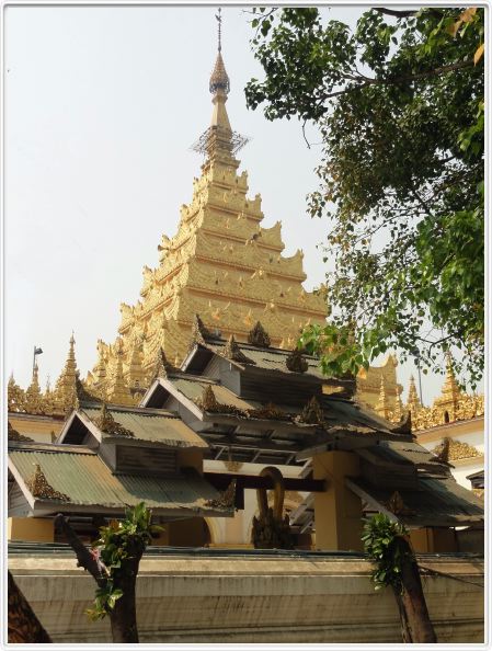 Mandalay. La pagode Mahamuni.