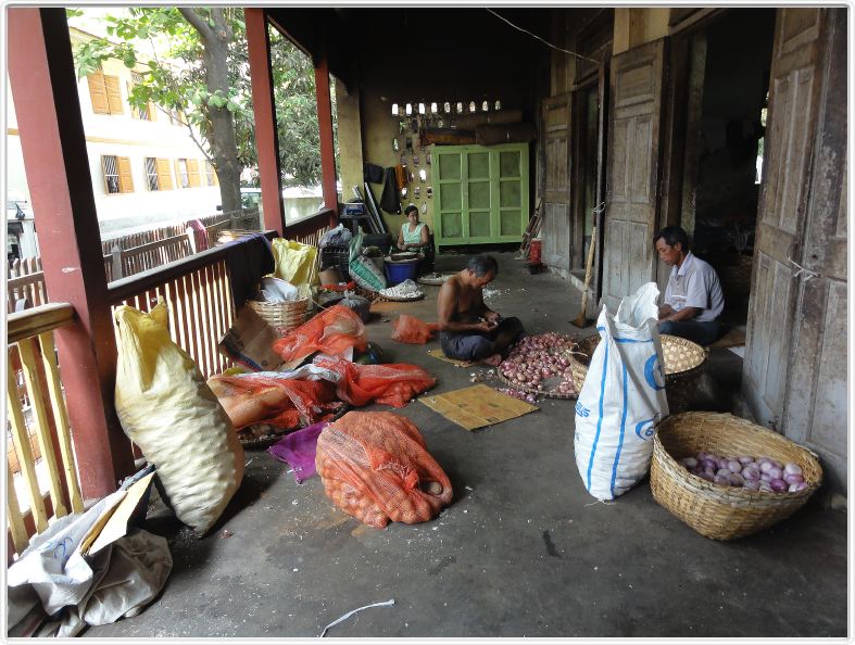 Mandalay (Amarapura). Le monastère Mahagandayon.