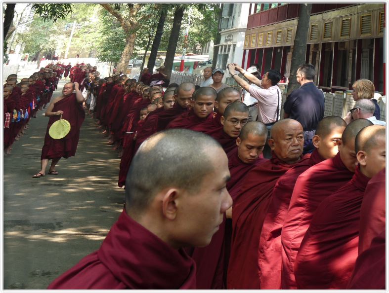 Mandalay (Amarapura). Le monastère Mahagandayon.