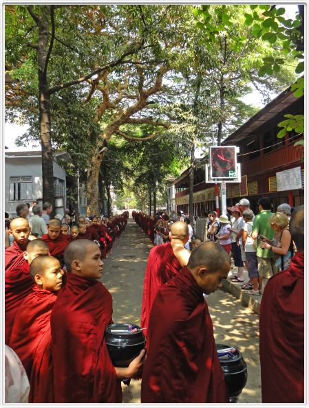 Mandalay (Amarapura). Le monastère Mahagandayon.