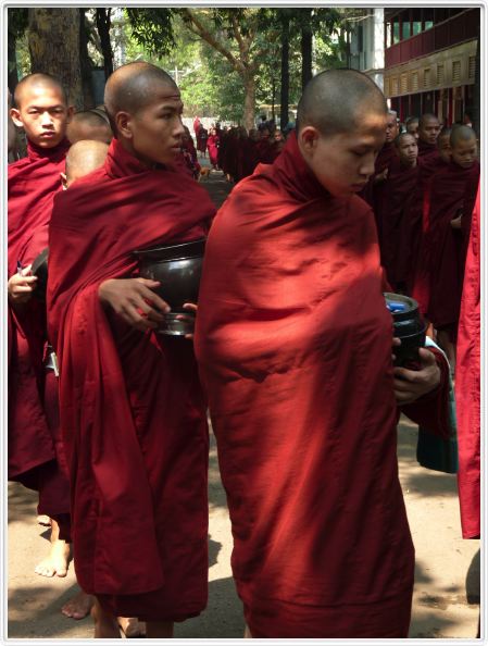 Mandalay (Amarapura). Le monastère Mahagandayon.