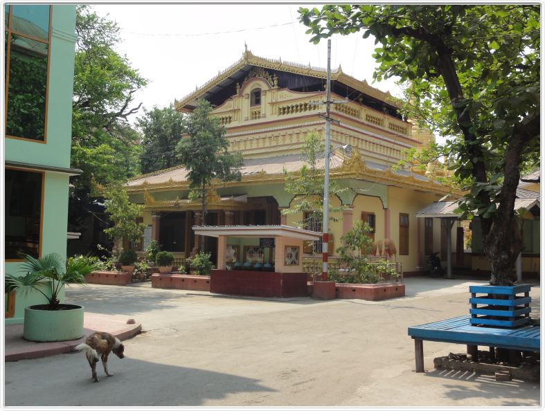 Mandalay (Amarapura). Le monastère Mahagandayon.