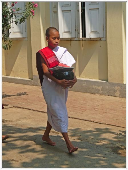 Mandalay (Amarapura). Le monastère Mahagandayon.