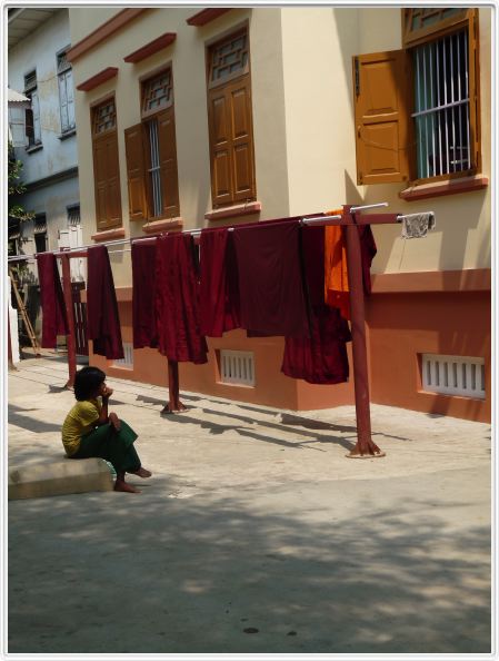 Mandalay (Amarapura). Le monastère Mahagandayon.