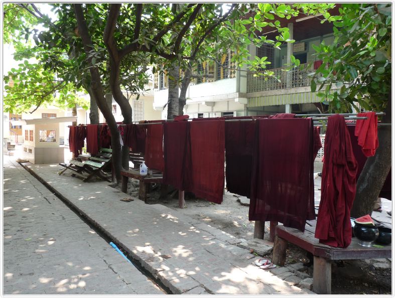 Mandalay (Amarapura). Le monastère Mahagandayon.