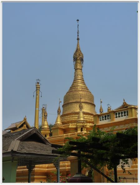 Mandalay (Amarapura). Le monastère Mahagandayon.