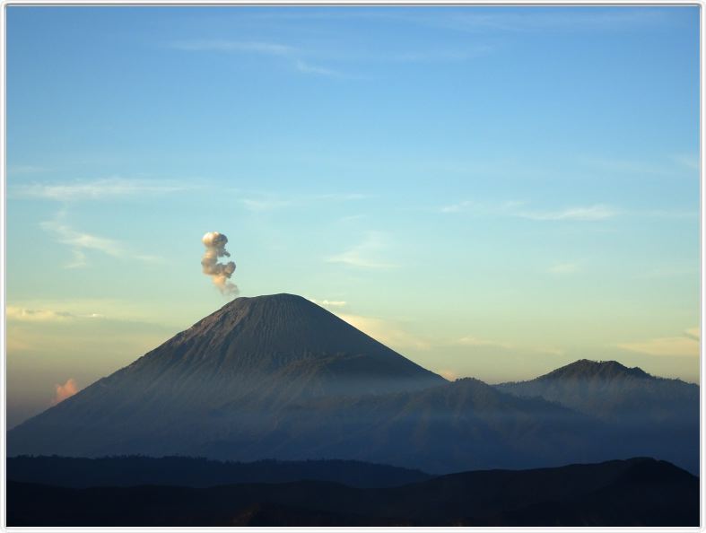 Excursion (très) matinale pour voir le lever du soleil sur le volcan Bromo.