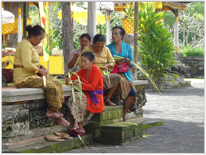 Nous visitons le temple de Taman Ayun à Mengwi.