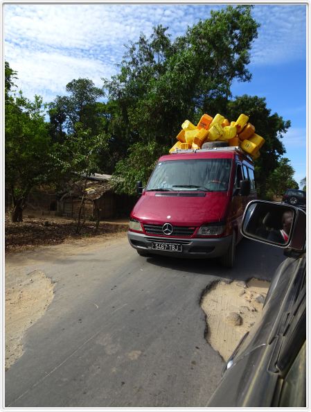 En route pour Ankifi, ville portuaire près de Nosy Bé.