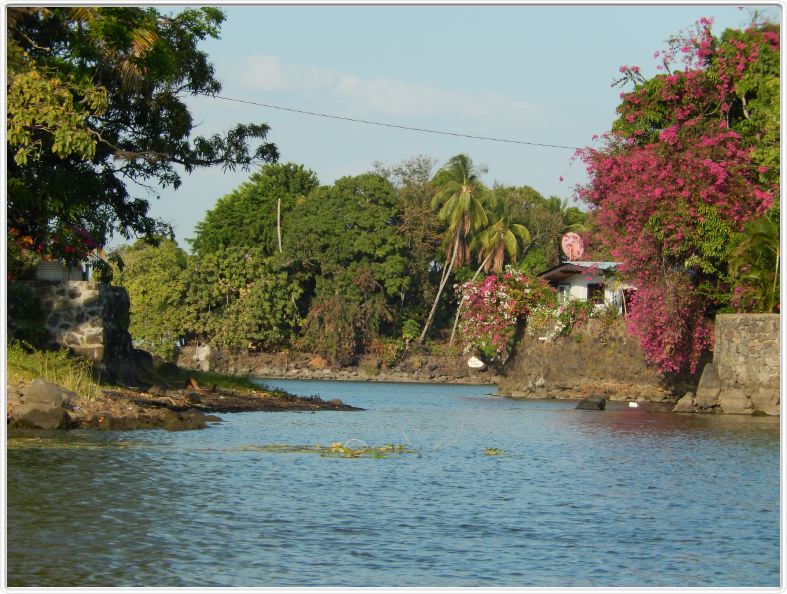 Promenade en bateau sur le lac Nicaragua près de Granada.