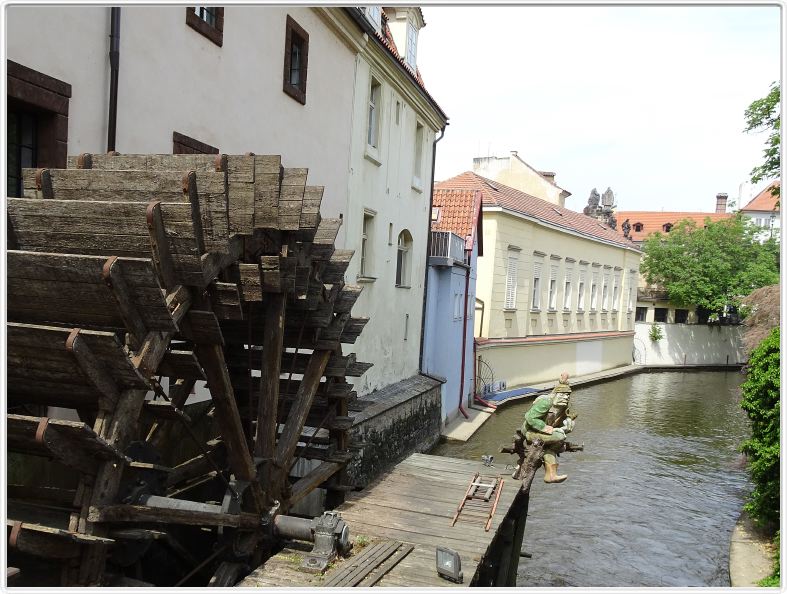 Prague. La presqu'ile Kampa et son parc.