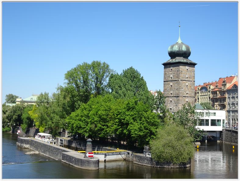 Prague. Vue depuis le Pont Jiráskův.