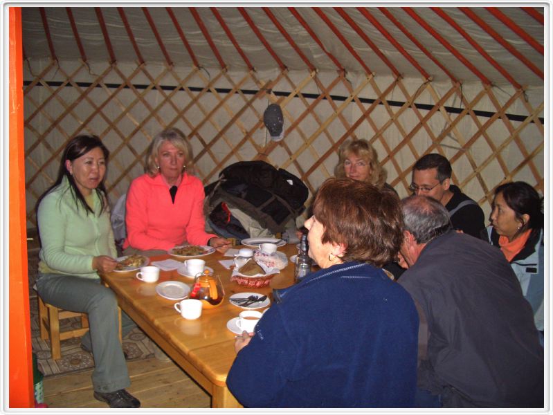 Repas du soir dans la yourte