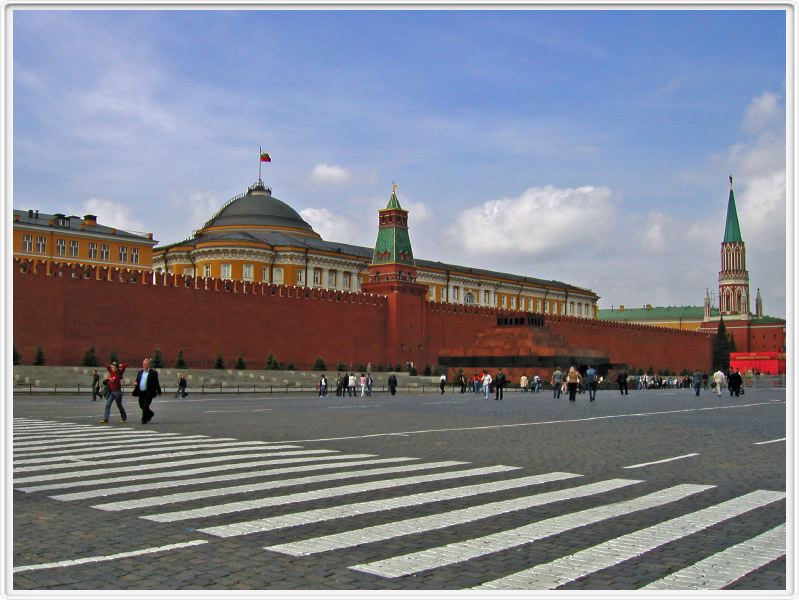 Moscou - La Place rouge - Le Kremlin
